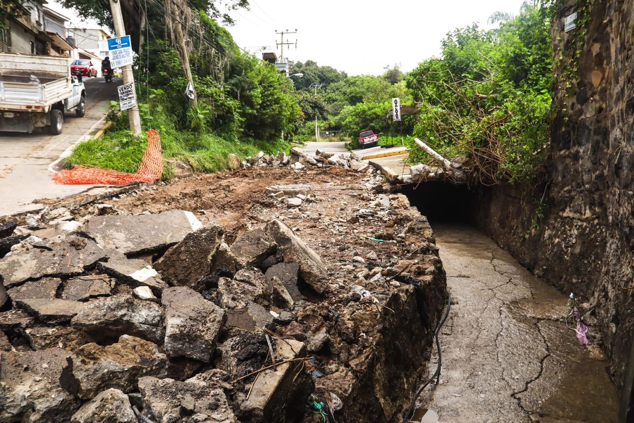 Avanza obra emergente en Avenida Cuernavaca tras daños por lluvias
