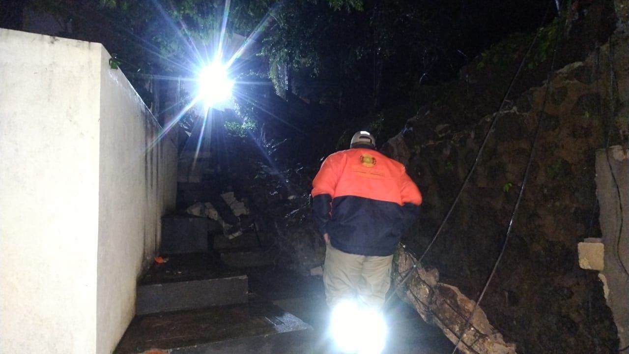 H. Cuerpo de Bomberos y Protección Civil atienden afectaciones por lluvias en Cuernavaca