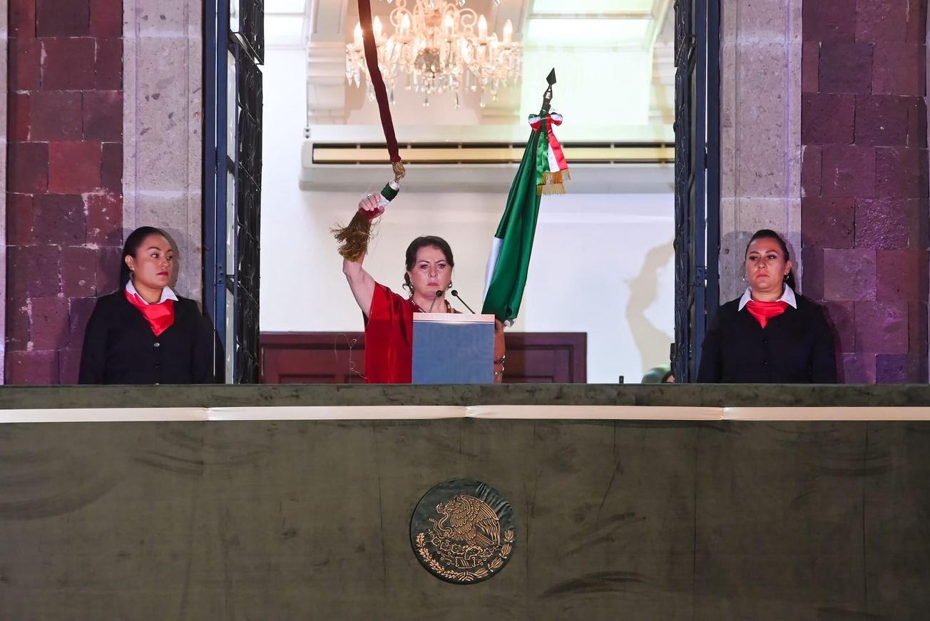 Margarita González Saravia encabeza su primer Grito de Independencia en Morelos
