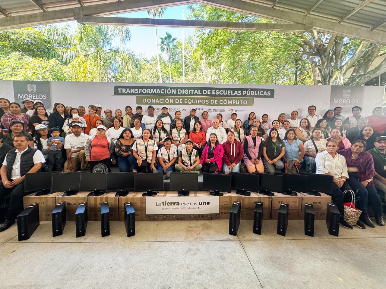 Gobierno de Morelos entregó 1500 computadoras a 87 planteles educativos