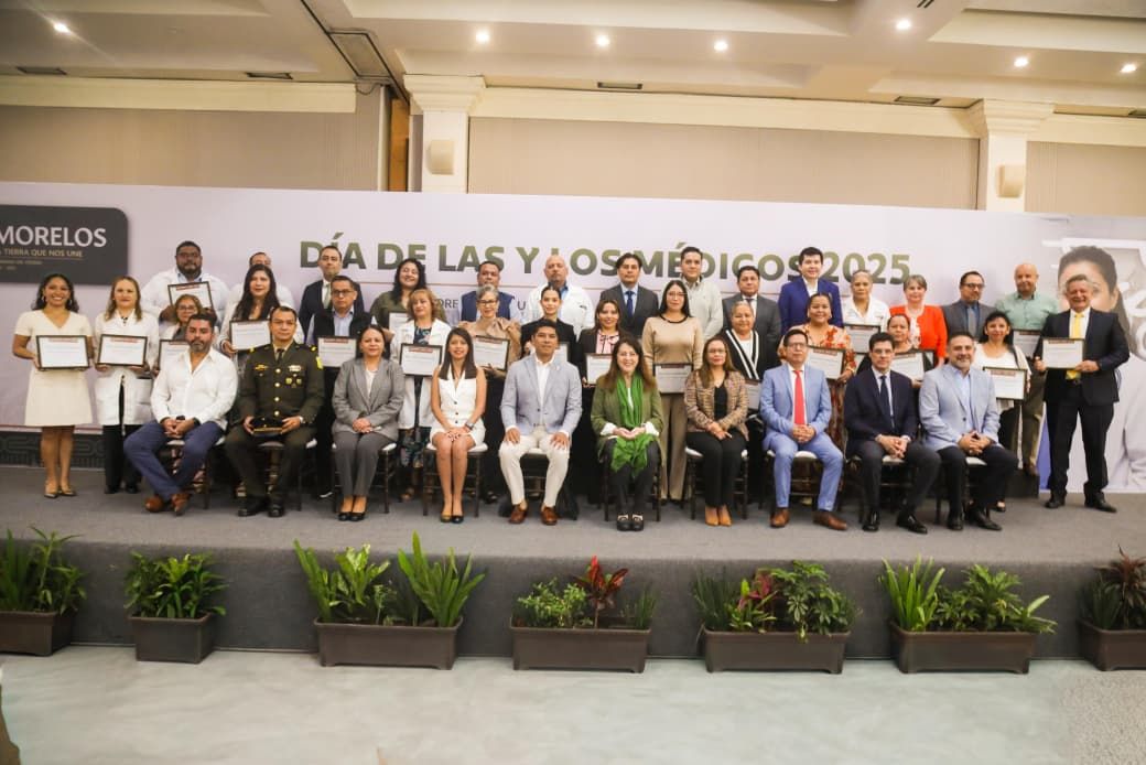 Margarita González Saravia reconoce la labor de las y los médicos morelenses