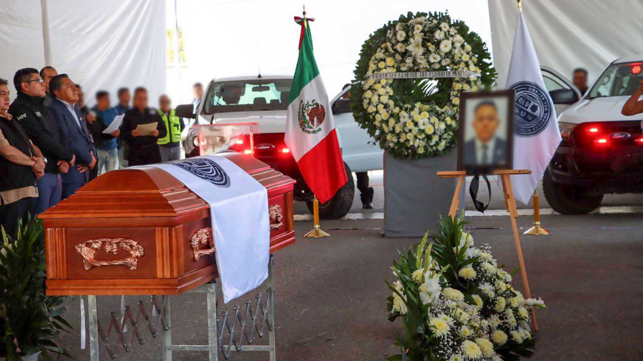 Fiscalía rinde homenaje a agente de la AIC caído en Jiutepec