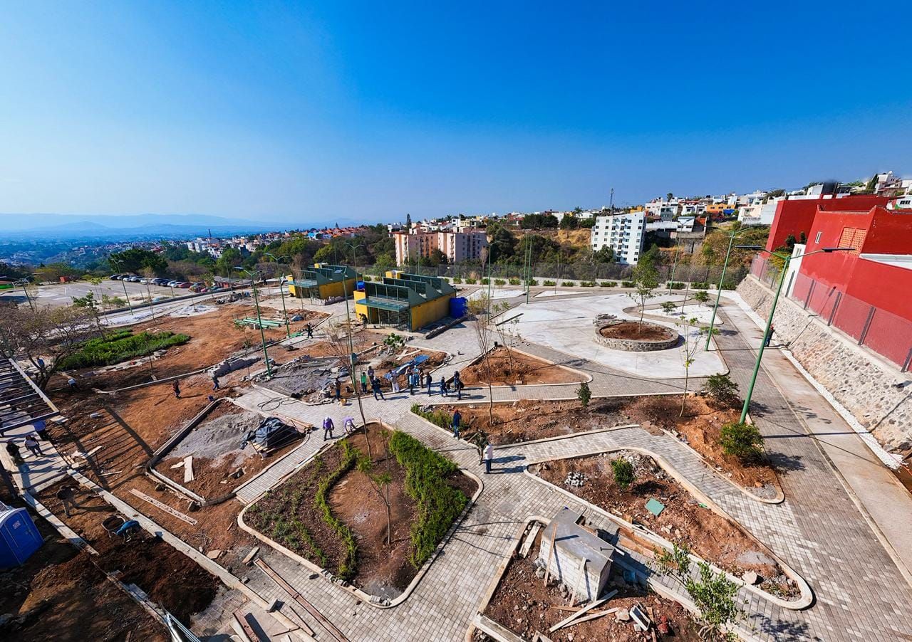 Supervisa Margarita González Saravia construcción de Parque Raíces Ahuatlán