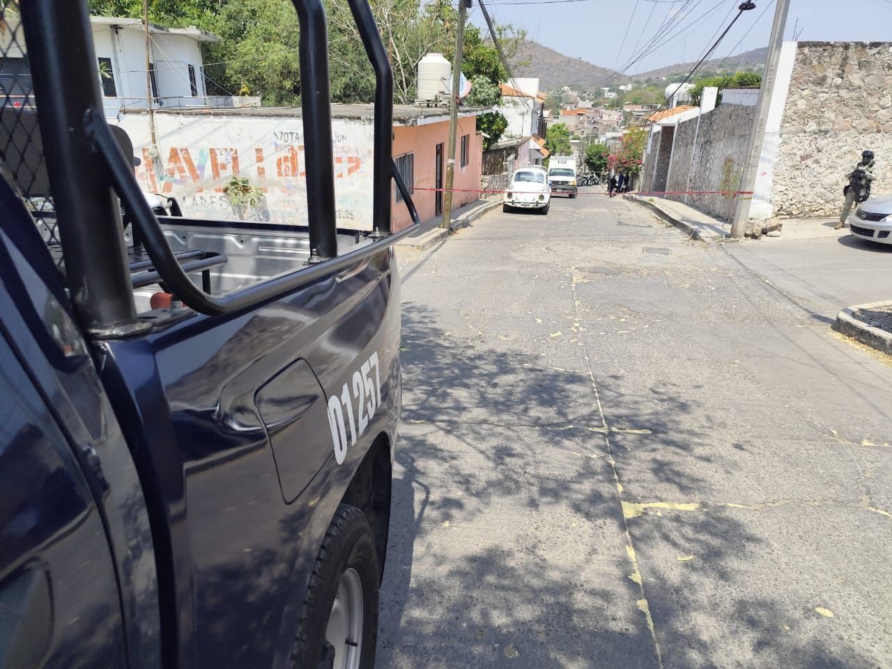 Asesinan a joven afuera de una casa de préstamos en Ayala