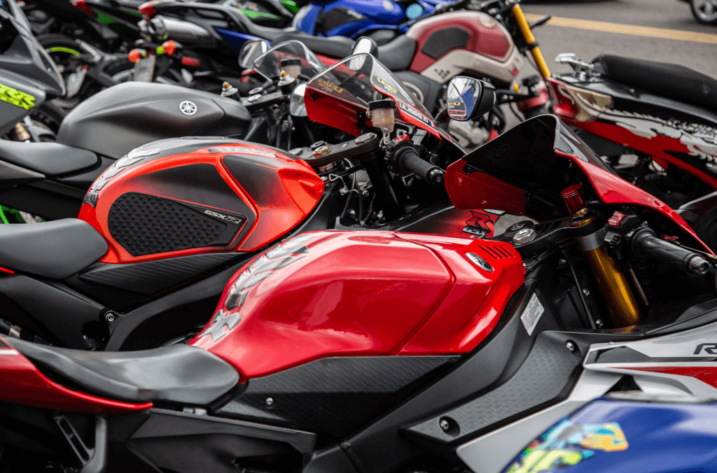 Cuernavaca propone identificar a motociclistas con placas visibles en casco y chaleco