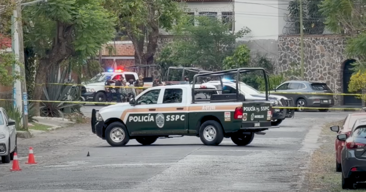 Asesinan a un hombre dentro de su vehículo en la colonia Vistahermosa de Cuernavaca