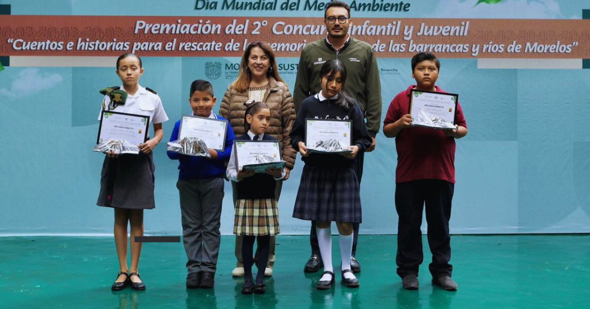 Gobernadora entrega premios de concurso ambiental infantil en Morelos