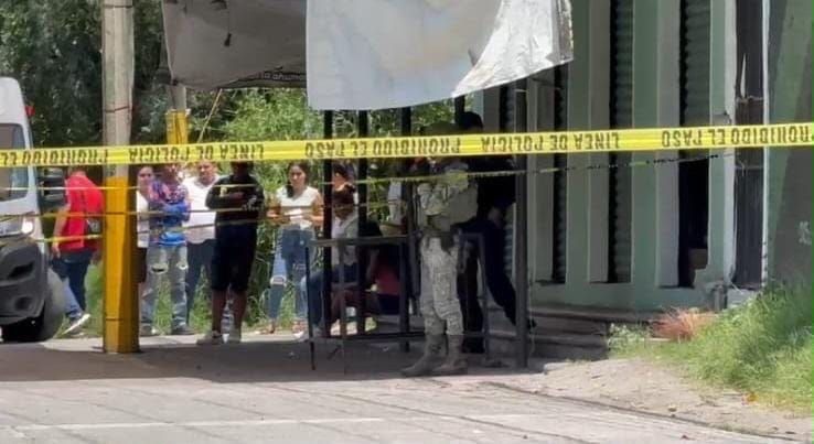 Hombre pierde la vida tras ataque dentro de un local en Tetecala