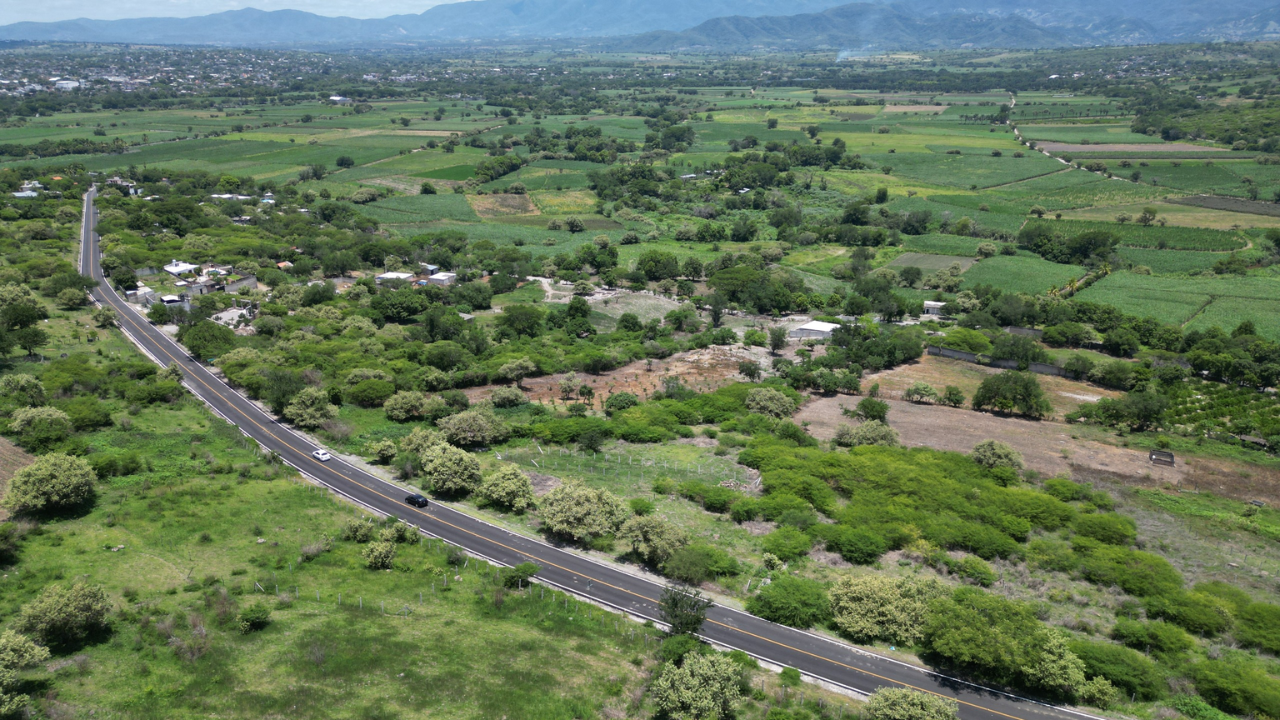 Consolida Gobernadora de Morelos conectividad regional con camino Mazatepec-Puente de Ixtla