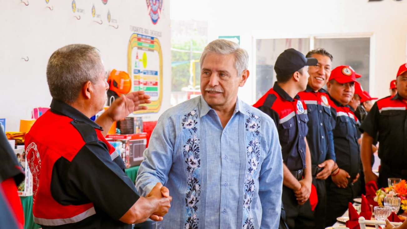 Más de 25 años de servicio: Cuernavaca reconoce a los bomberos