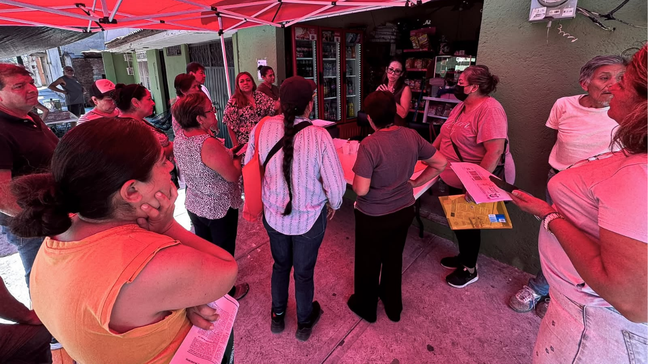 Ayuntamiento de Cuernavaca entrega convocatoria a damnificados de Las Granjas para iniciar entrega de apoyos