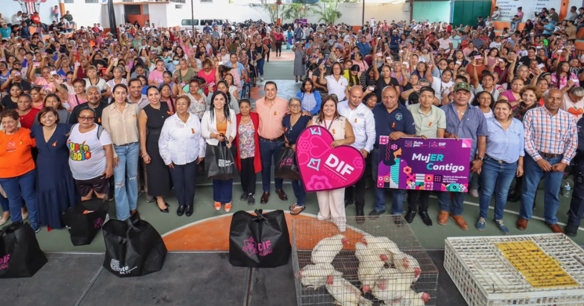 Entregan gallinas y despensas a mujeres de Jiutepec