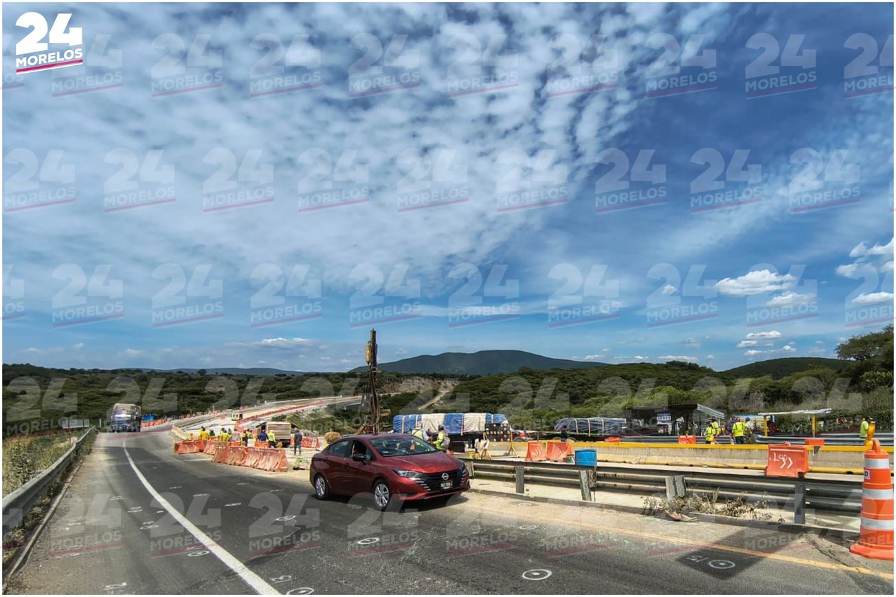 Tráiler irrumpe en zona de obras de la autopista Siglo XXI; hay un fallecido
