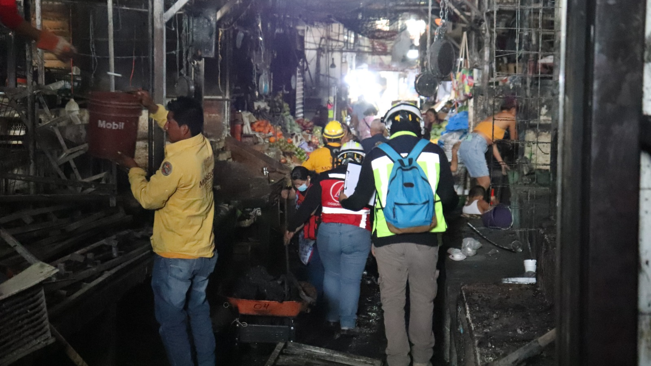 Define Gobierno de Morelos ruta de apoyo tras incendio del mercado Adolfo López Mateos