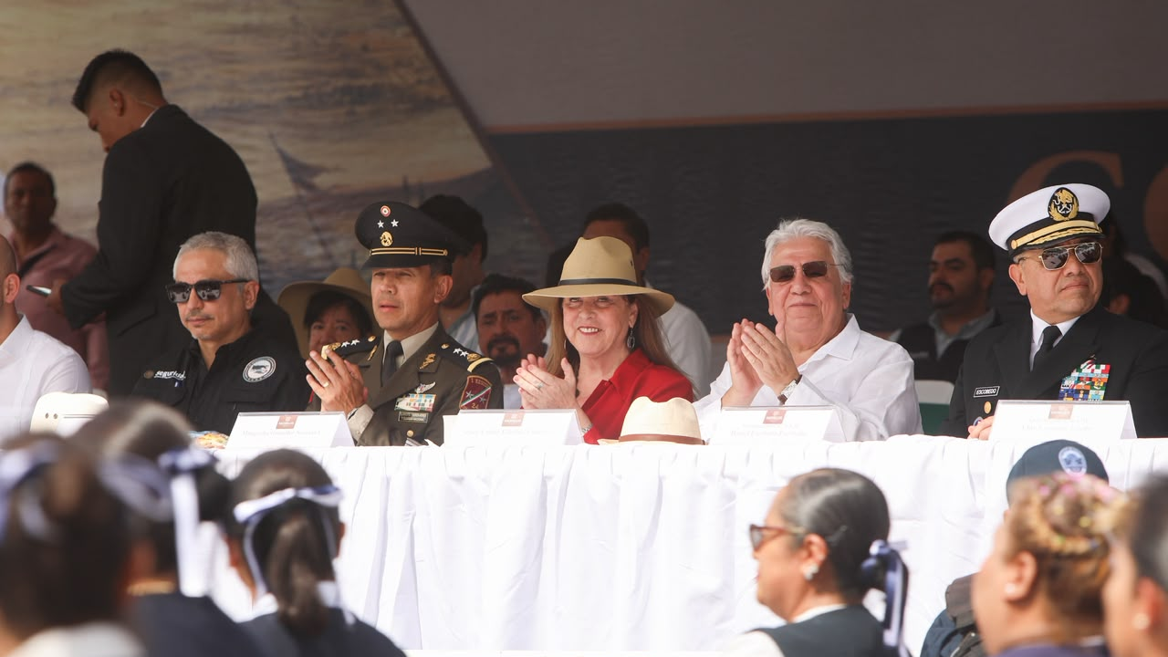 Preside Gobernadora de Morelos desfile cívico-militar por el CCLXI Aniversario del natalicio de José María Morelos y Pavón