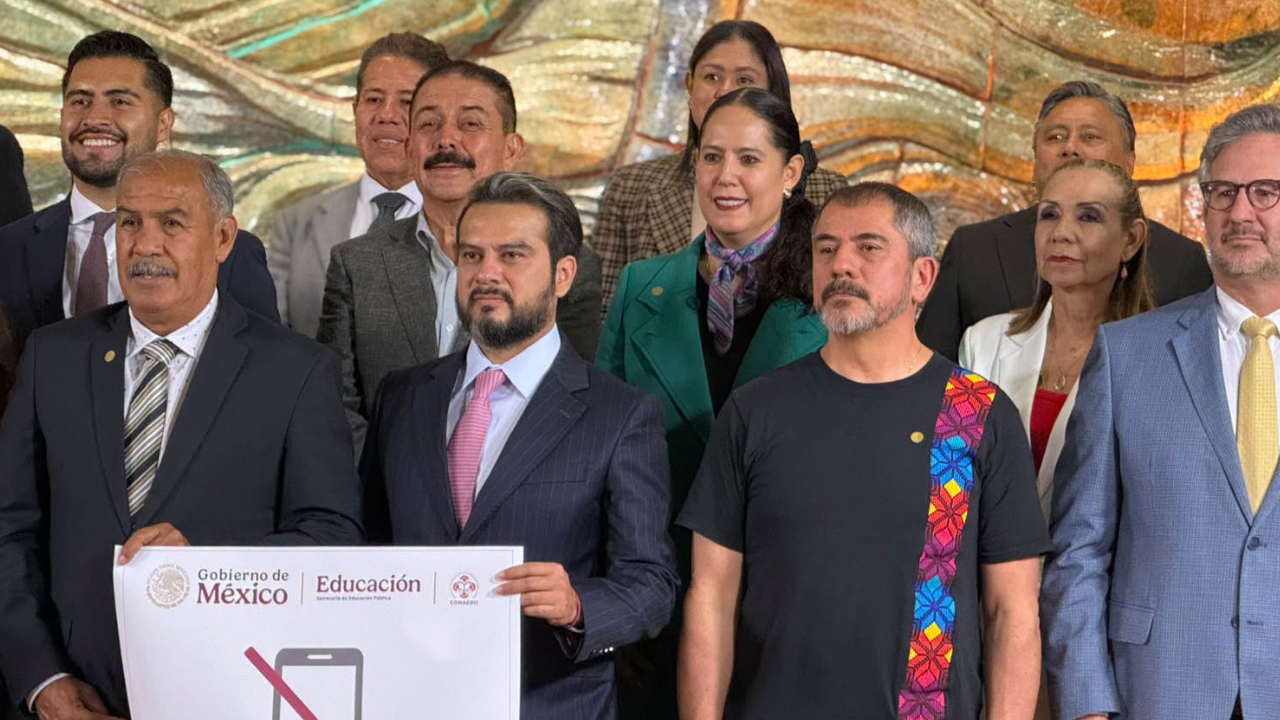 Participa Morelos en acuerdo nacional para regular uso de celulares en las aulas