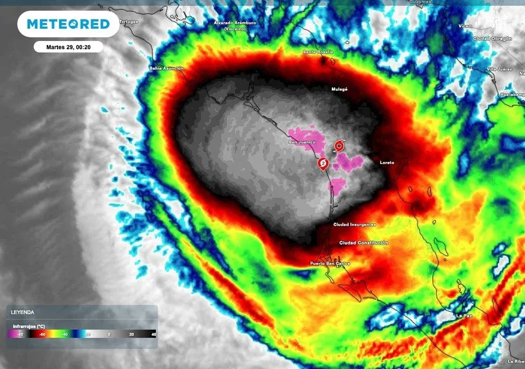 Huracán Polo toca tierra en Baja California Sur y avanza hacia Sonora