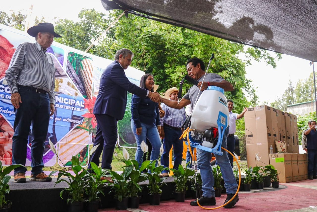Cuernavaca destina casi 960 mil pesos en equipo para productores del campo
