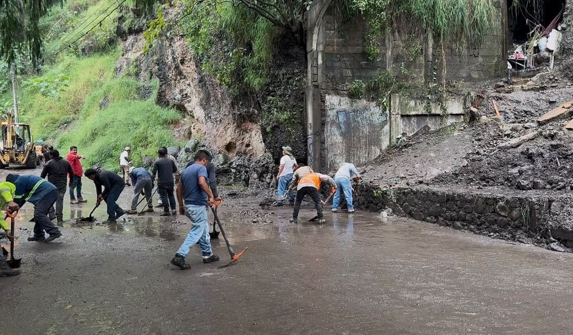 Municipio de Cuernavaca atiende deslave en la colonia Lagunilla