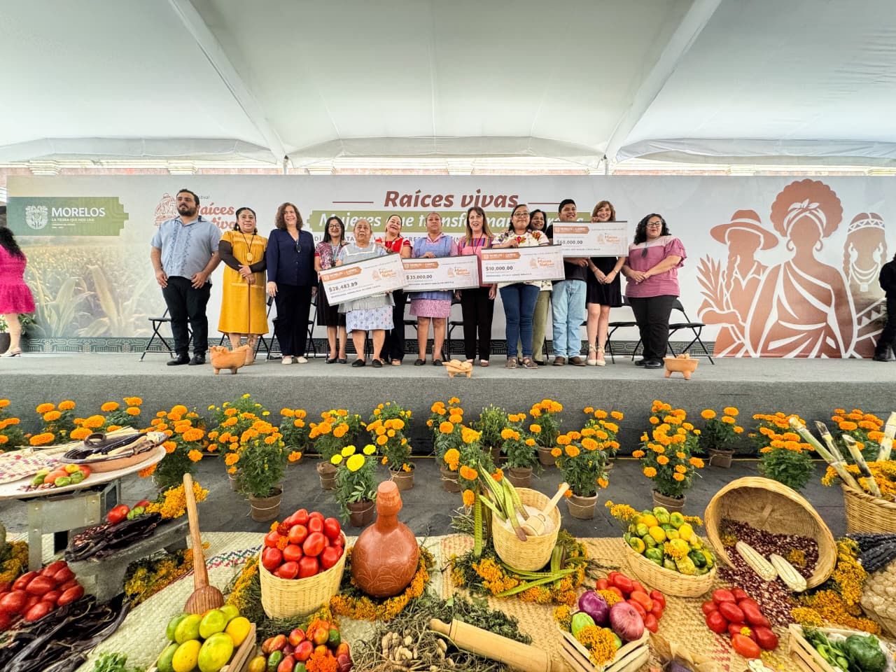 Margarita González Saravia entrega apoyos para fortalecer el campo