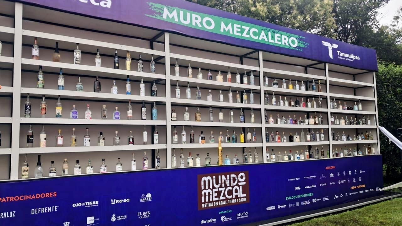 Mezcal morelense Xonesco gana medalla de oro en Mundo Mezcal 2026