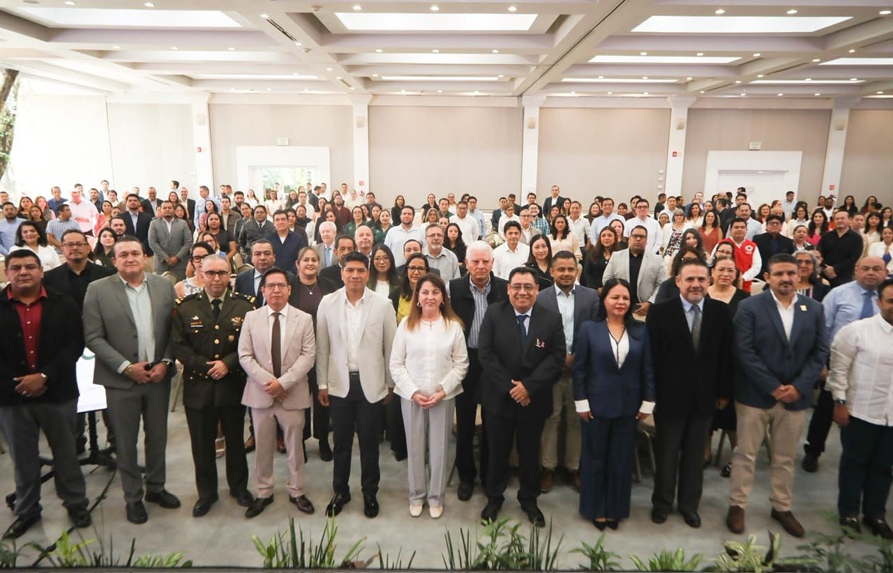 Margarita González Saravia reconoce a médicas y médicos