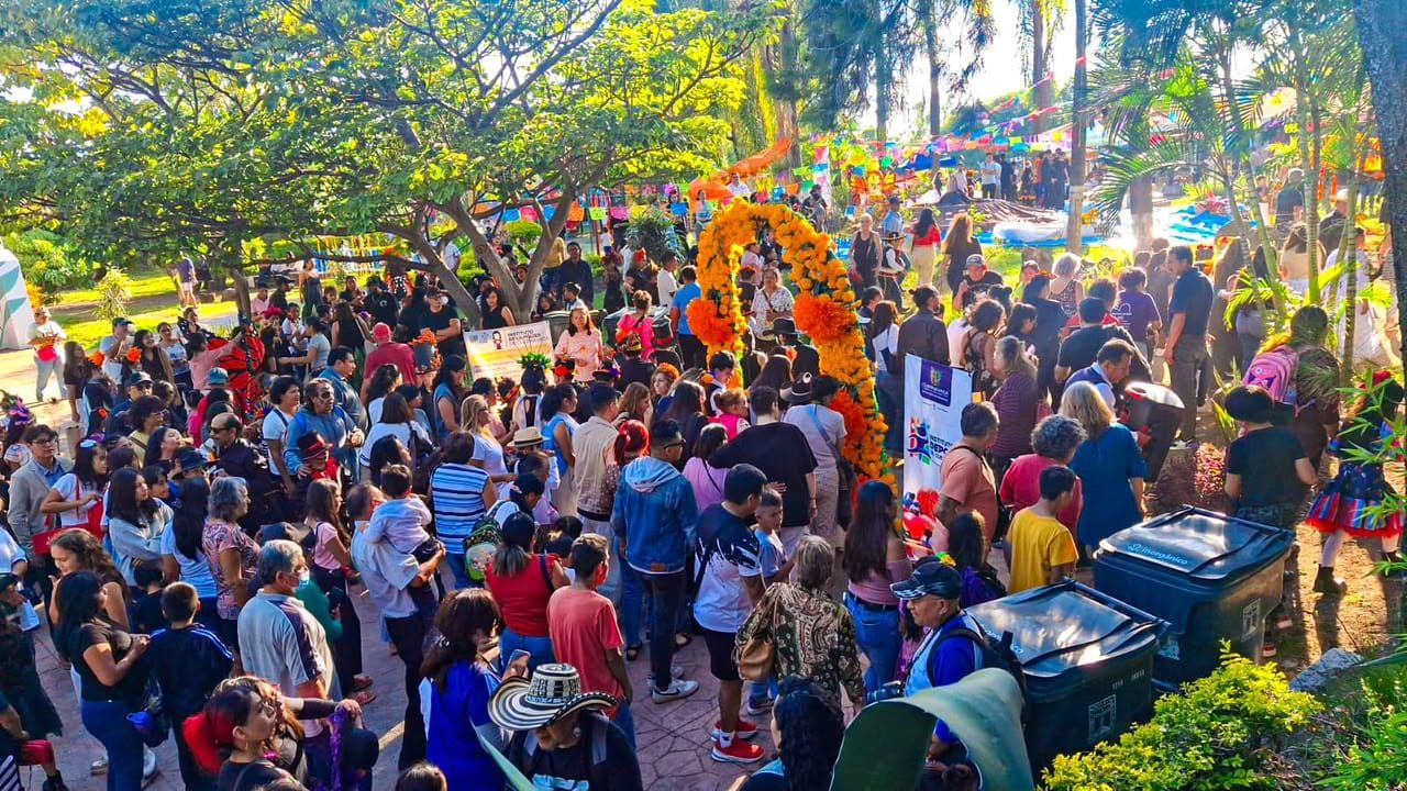 Ayuntamiento de Cuernavaca reúne a 18 escuelas en exposición de ofrendas