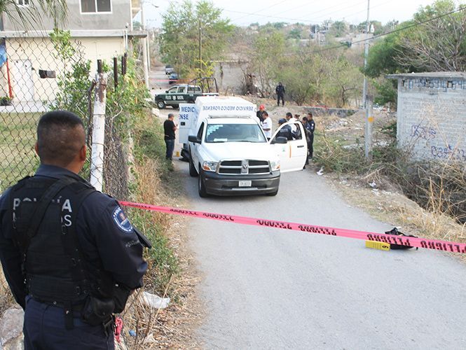 Tiran dos cuerpos descuartizados cerca del aeropuerto de Cuernavaca