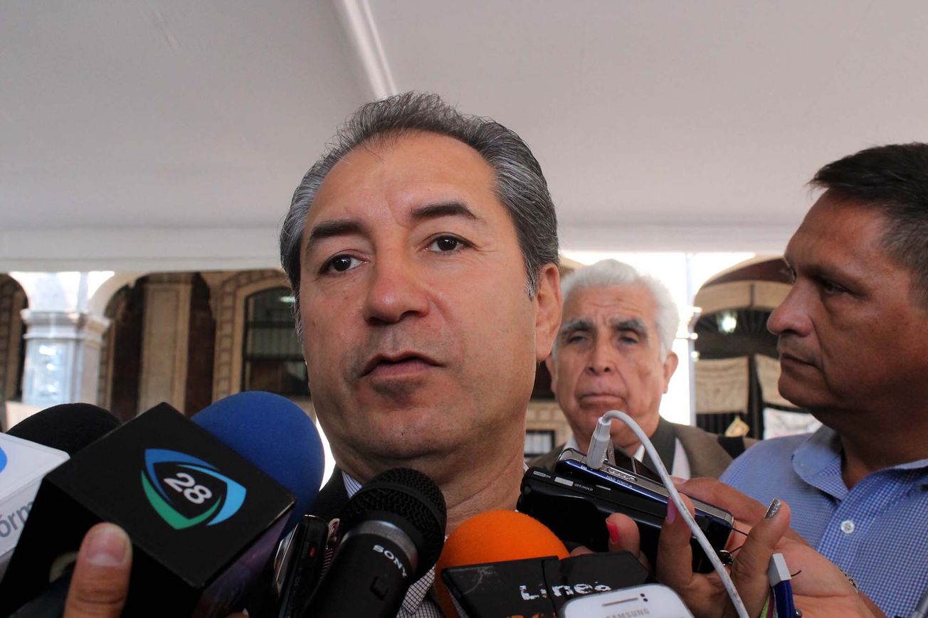 Renuncia Carlos de la Rosa a bancada del PRD; respalda a Maricela Velázquez
