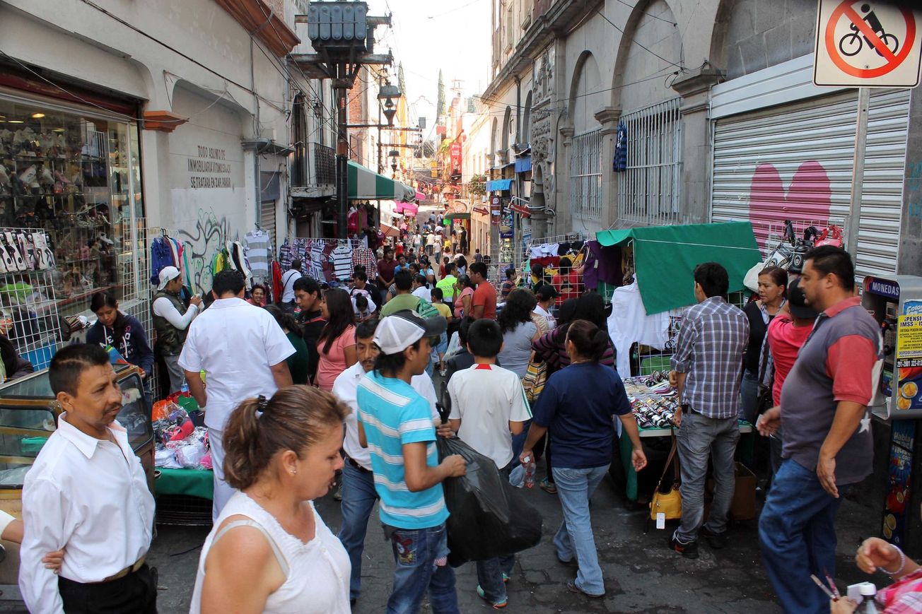 Más de 100  negocios en Plaza Lido cierran por bajas en ventas