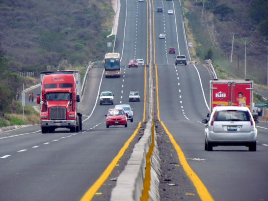 Reducen carriles de circulación por las noches en la salida a la autopista México -Cuernavaca