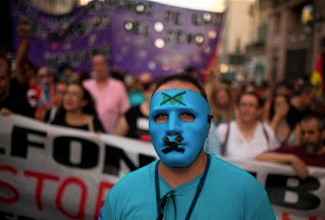 Tuitear se castigará en España