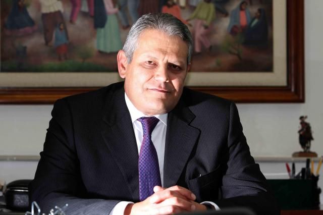 BANQUEROS APOYAN AL MANDO ÚNICO
