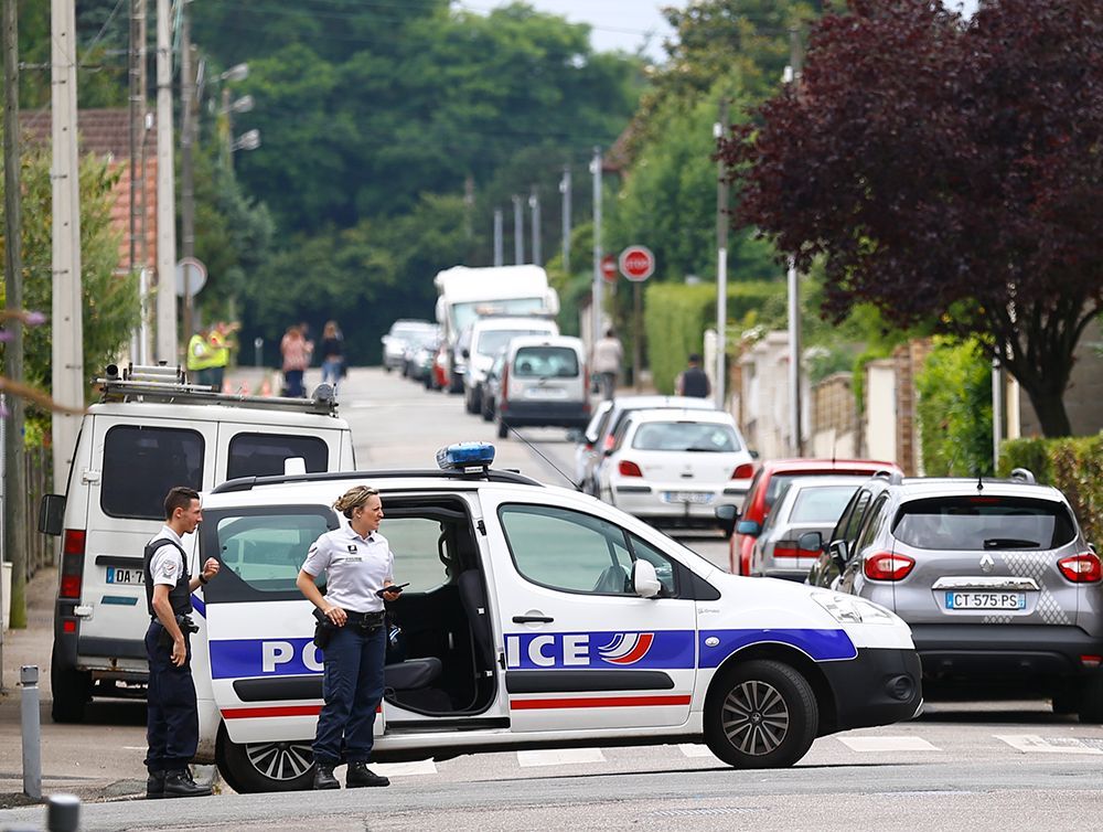 Toma de rehenes deja 3 muertos en Francia