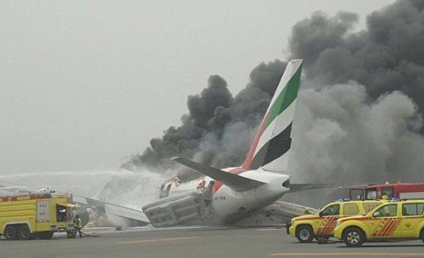 Avión sufre accidente al aterrizar en Dubai