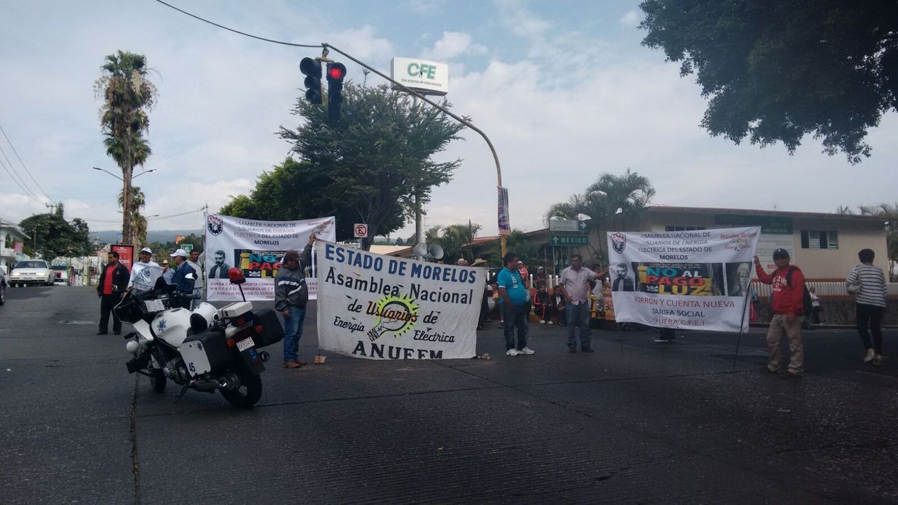 Se manifiestan por altos cobros de luz