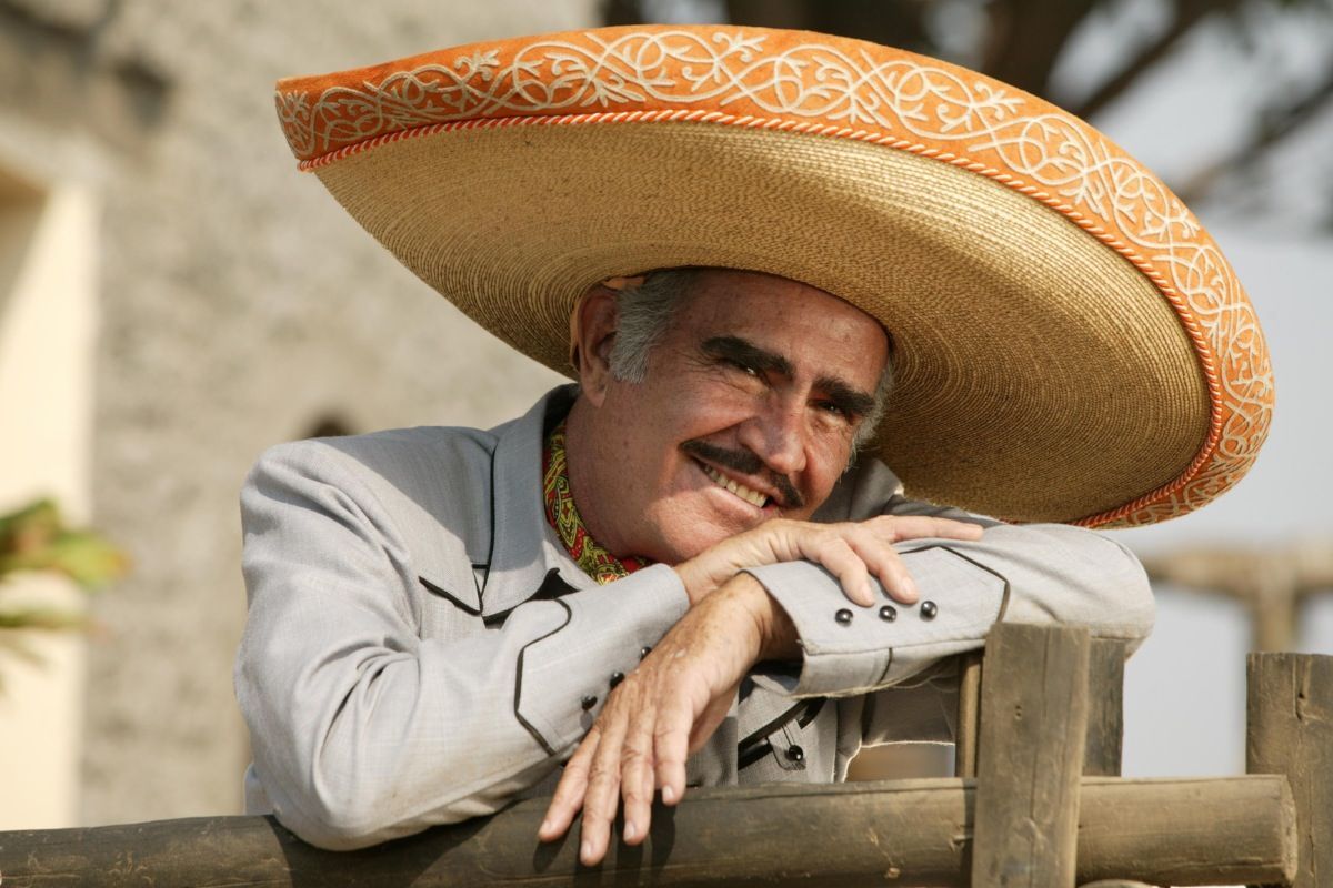 “Chente” Fernández apoya a Hillary Clinton