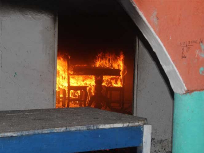 Queman casa de delincuentes en Tabasco