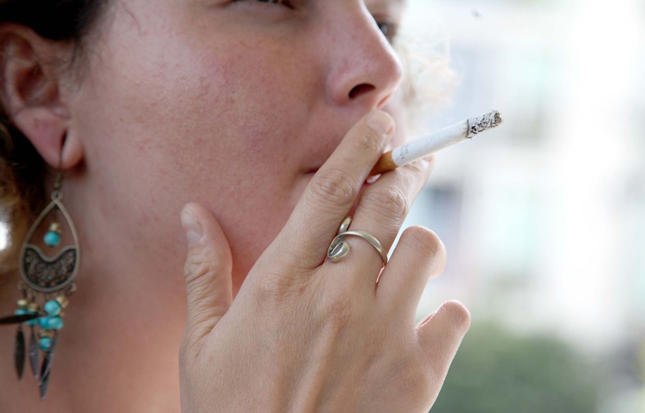 Mueren dos personas diario a causa del cigarro en Morelos