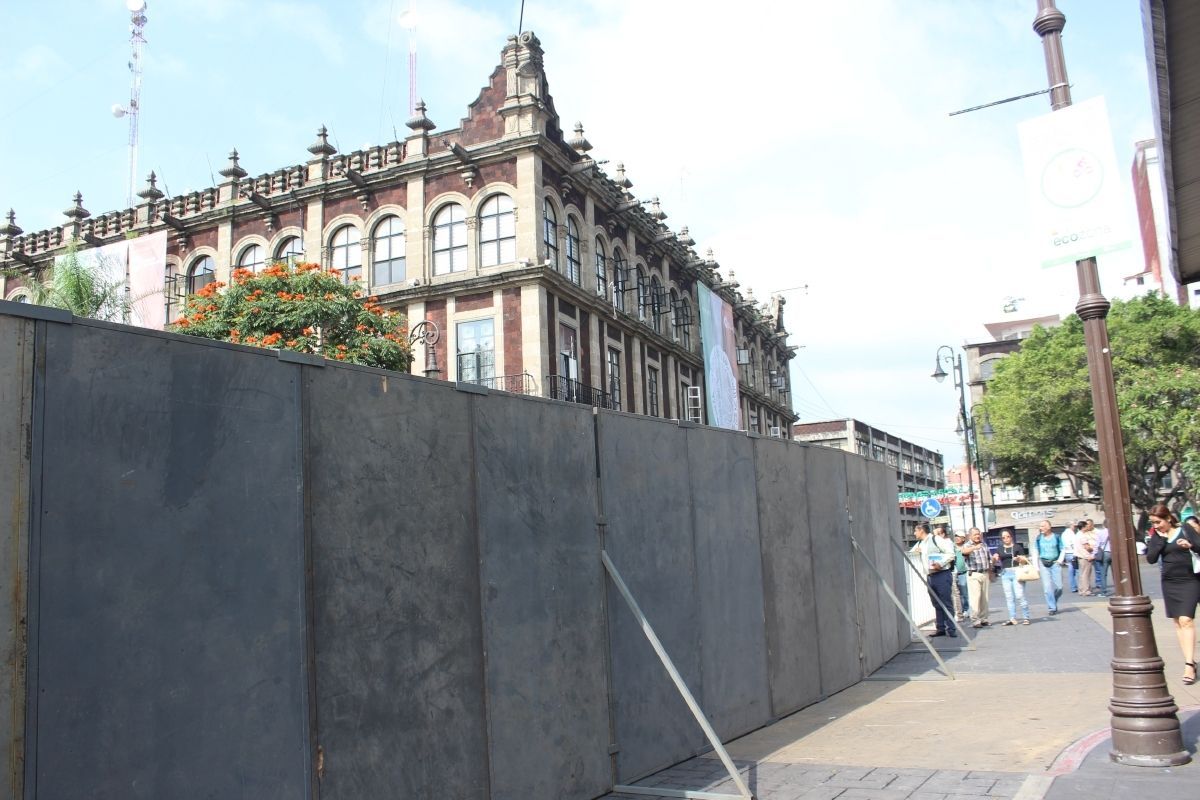 “Muro en Plaza de Armas es una violación a los derechos de los ciudadanos” : Paredes Sotelo