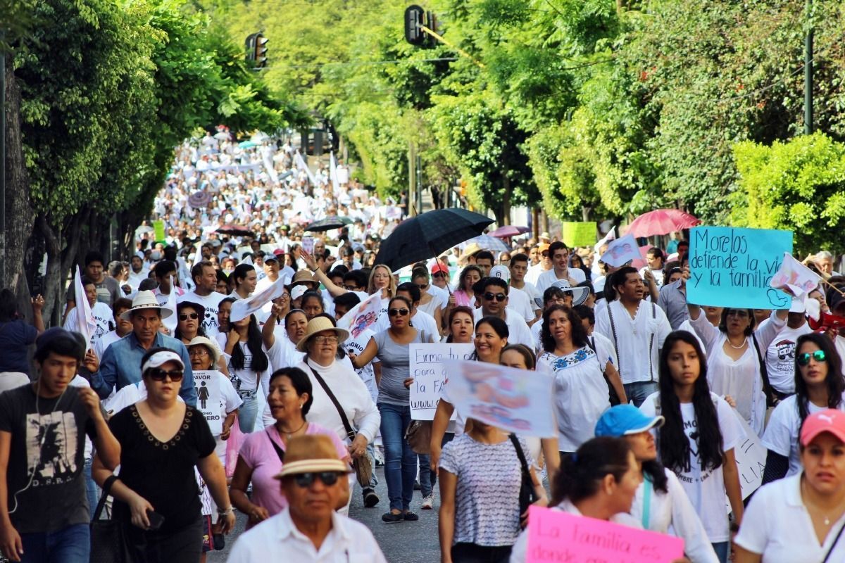 Quieren frenar los matrimonios igualitarios