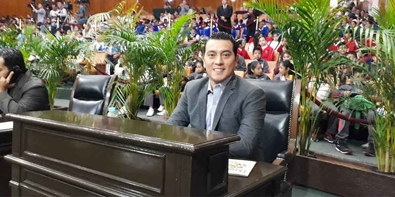 Niega diputado cambio de partido