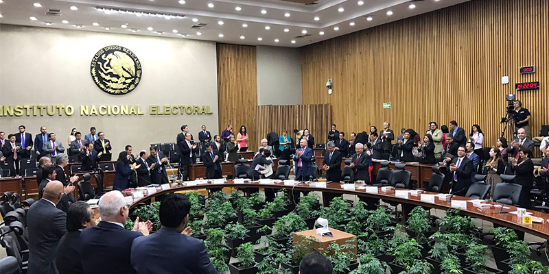 Despide INE a consejeros electorales