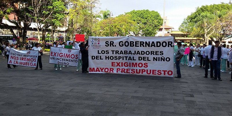 Se manifiestan trabajadores sindicalizados del Hospital del Niño y el Adolescente
