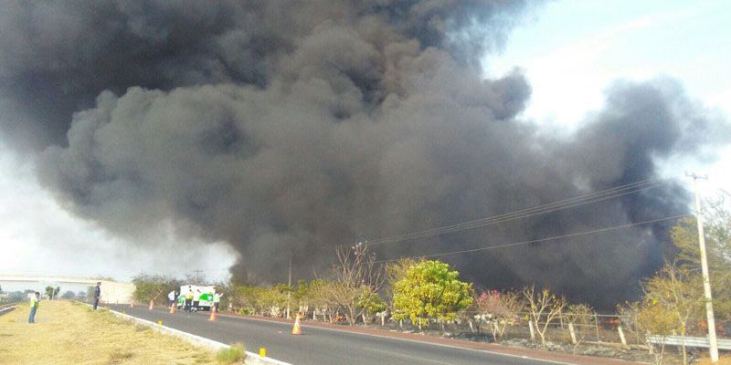 Se incendia corralón en Puente de Ixtla