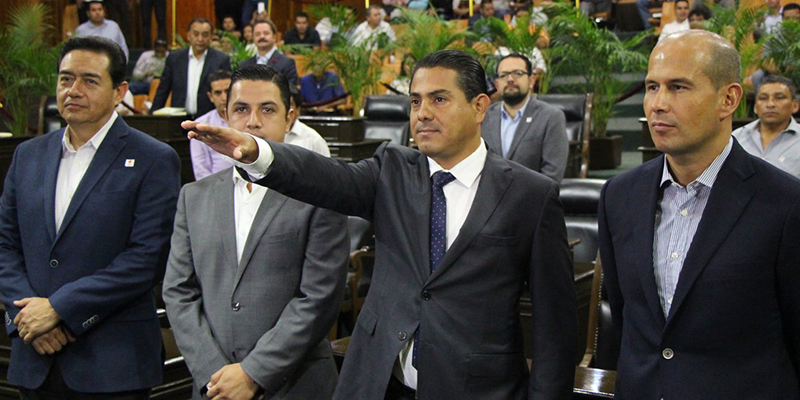 Rinde protesta nuevo diputado en el Congreso local