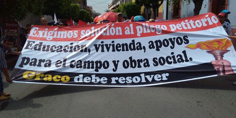 Se anuncia Antorcha Campesina en el transporte público