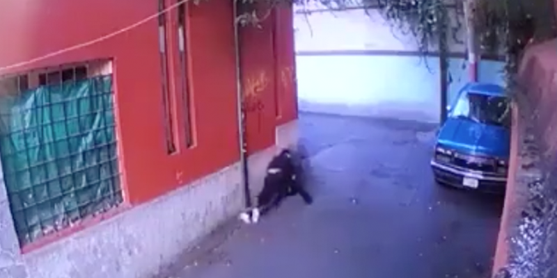 Taxista de la CDMX agrede a una joven de secundaria