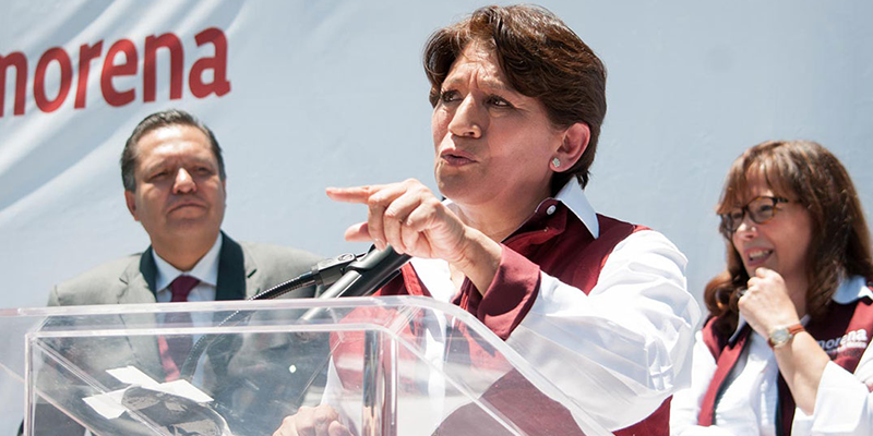 Roban camioneta con equipo de campaña a Delfina Gómez