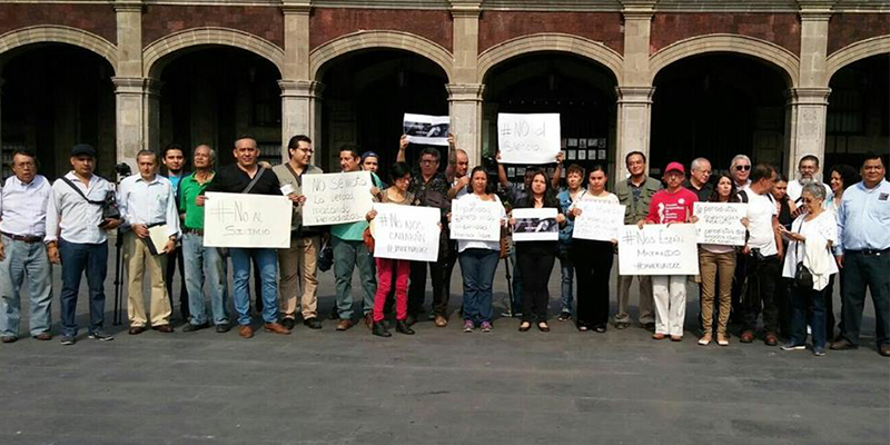 Se manifiestan periodistas por el asesinato de Javier Valdez